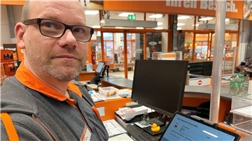 An diesem Terminal kann Marktleiter Ludwig Hertlein die Kennzeichen von Kunden „freischalten“, wenn sie länger als erlaubt geblieben sind.