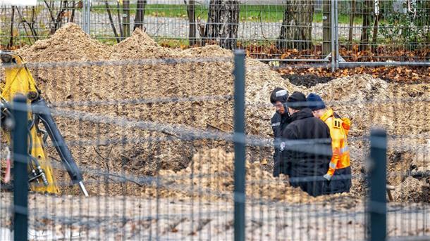 Kriegsbombe in Bremen erfolgreich entschärft An sieben Schulen fiel der Unterricht aus, drei Pflegeeinrichtungen mussten evakuiert werden und mehrere Kitas blieben dicht.