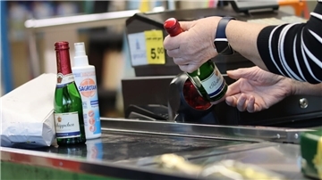 An Silvester sind im kleinen „Nah und Gut“-Supermarkt in Breddorf die letzten Waren übers Band gelaufen. Das Betreiberehepaar Poppe hat das Geschäft aufgegeben. Jetzt zeigt das Unternehmen Myenso Interesse und will dort einen Tante-Enso-Minisupermarkt eröffnen.