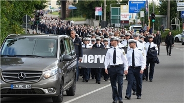 Andächtig zog der Trauermarsch durch Saarlouis