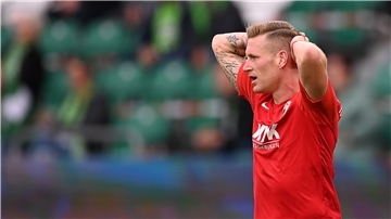 André Hahn vom FC Augsburg ist positiv auf das Coronavirus getestet worden. Er ist in häuslicher Quarantäne.