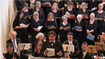 Andreas Borbe bei seinen Erläuterungen zur Bach-Kantate „Ein feste Burg ist unser Gott“ im Gesprächskonzert am 3. September 2017.