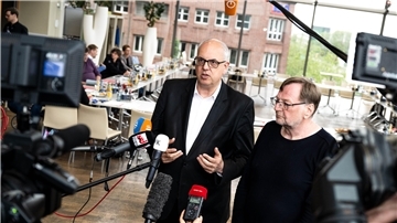 Andreas Bovenschulte (links) und SPD-Landeschef Reinhold Wetjen 