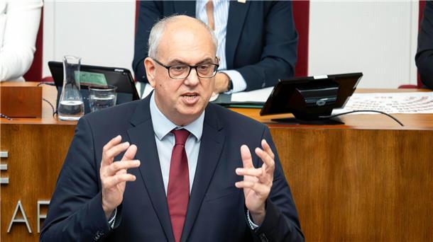 Andreas Bovenschulte (SPD), Bürgermeister von Bremen, bei der Regierungserklärung des Senats in der Bremischen Bürgerschaft.