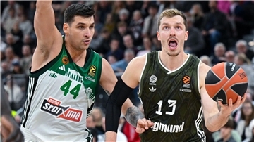 Andreas Obst (r) traf beim Sieg gegen Kaunas acht Dreier.