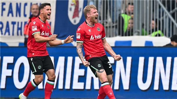 Hannover 96 bringt Magdeburg die erste Heimniederlage bei Andreas Voglsammer (r) brachte Hannover mit einem Doppelpack früh in Führung.