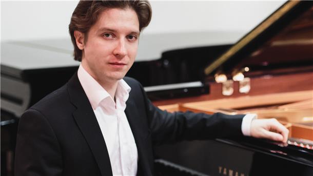 Andrey Denisenko gibt ein Konzert in Zeven. Er spielt Stücke von Franz Schubert.