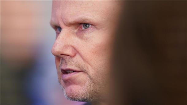 Amoktat: Rücktritte und schärferes Waffenrecht gefordert Andy Grote (SPD), Senator für Inneres und Sport in Hamburg, beantwortet Fragen.