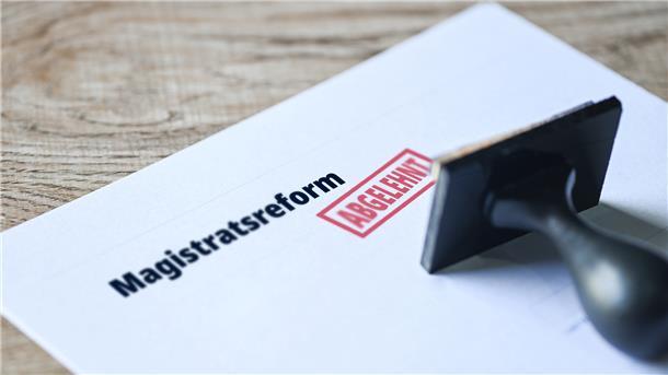 Anegblich sollen es nur „Bedenken“ gewesen sein, die das Finanzressort gegenüber zwei Punkten der Magistratsreform geäußert hat. Allerdings betreffen die den Kern. Die Bremerhavener Fraktionschefs haben deshalb verärgert die Reform für gescheitert erklärt.