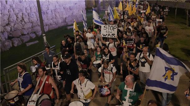 Israel zunehmend isoliert - Hamas schürt Angst um Geiseln Angehörige der Geiseln werfen der israelischen Regierung vor, die Verschleppten zu opfern.