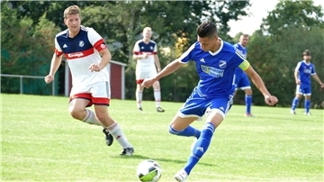 Angelo Pauls (rechts) wird in der kommenden Saison als Spielertrainer des TuSpo Surheide auflaufen. Die Erfahrung des 32-Jährigen wird gebraucht.