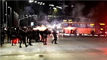 Anhänger des ehemaligen brasilianischen Präsidenten Bolsonaro geraten mit der Polizei aneinander.
