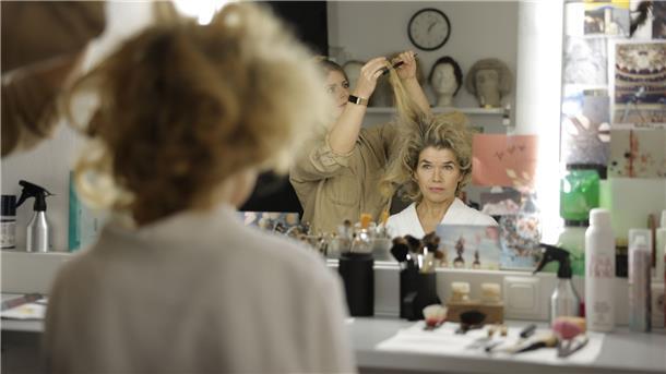 Die Filmstarts der Woche Anke Engelke in einer Szene des Films „Mutter“.