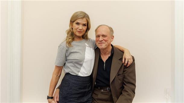 Anke Engelke und Ulrich Tukur sind Partner im Film „Dann passiert das Leben“. (Archivbild)