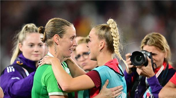 Ann-Katrin Berger (links) und Giulia Gwinn (rechts) teilen sich den Titel „Fußballerin des Jahres“.