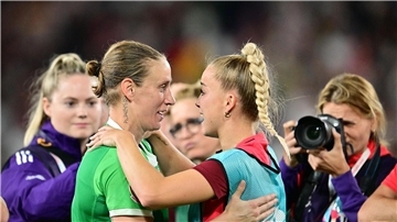 Ann-Katrin Berger (links) und Giulia Gwinn (rechts) teilen sich den Titel „Fußballerin des Jahres“.