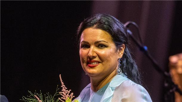 Causa Netrebko: Sopranistin singt wieder an der Staatsoper Anna Netrebko: „Ich bin weder Mitglied einer politischen Partei noch bin ich mit irgendeinem Führer Russlands verbunden.“