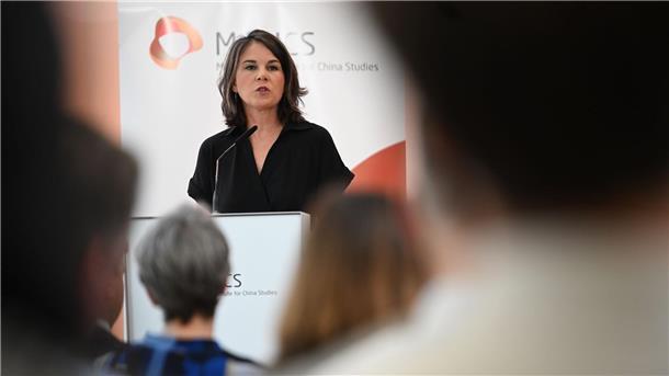 Deutschlands China-Strategie: „Realistisch, aber nicht naiv“ Annalena Baerbock bei der Vorstellung der künftigen deutschen China-Politik im Berliner China-Institut Merics.