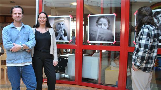 Fotoausstellung zum Thema Kinderrechte in Einswarden Anneke Bessel und Benjamin Pichelmann setzten das Fotoprojekt mit den Jugendlichen um.