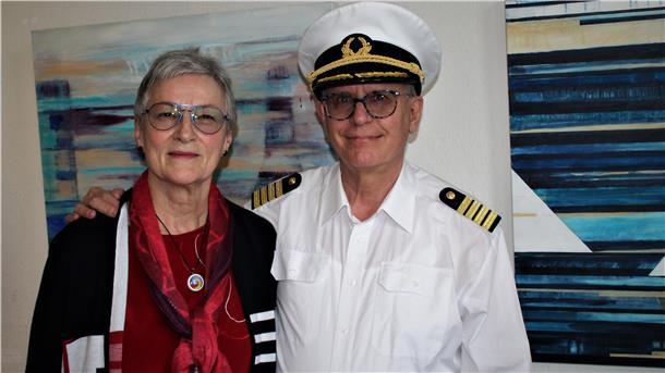 Annemarie Arndt und Josander Schück reflektieren in ihrer Ausstellung "Mare Maritim1.0" im Kulturforum Dorum ihre künstlerische Leidenschaft zum Kosmos "Meer".