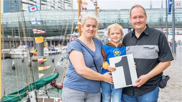 Annika und Marco Müller mit Sohn Luca.