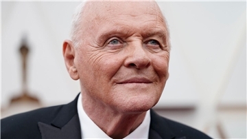 Anthony Hopkins präsentiert auf Instagram sein Talent beim Klavierspielen.