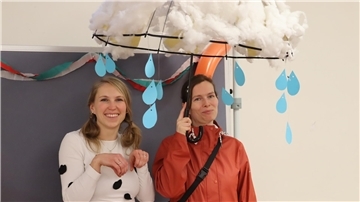 Antje Franz (l.) und Janne Meyer (r.) in ihren Helden Kostümen.