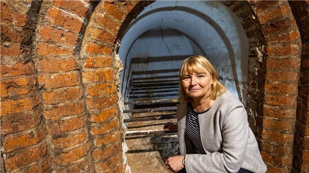 Antje Sander, Leiterin des Schlossmuseums Jever, nimmt an, dass es sich bei der Gruft um ein Familiengrab handeln könnte. 