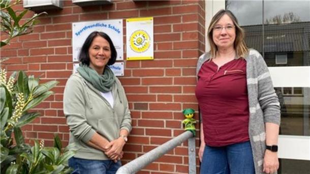 Antje Tabel und Birgit Arnoldt freuen sich über die Anerkennung des Engagements für Gesundheit sowie Gewalt- und Suchtprävention an ihrer Schule.