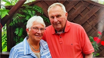 Antje und Hans-Joachim Gebauer feiern diamantene Hochzeit. Kennengelernt hat sich das Paar vor mehr als 60 Jahren bei einer Tour in der Butjadinger Bahn.
