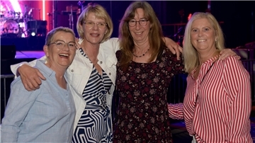 Antje, Ute, Petra und Manuela waren schon am Anfang des Abends bester Stimmung.