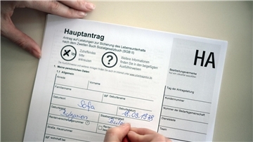 Antrag auf Arbeitslosengeld: 2022 wurde wurde deutlich weniger gezahlt als im Jahr zuvor.