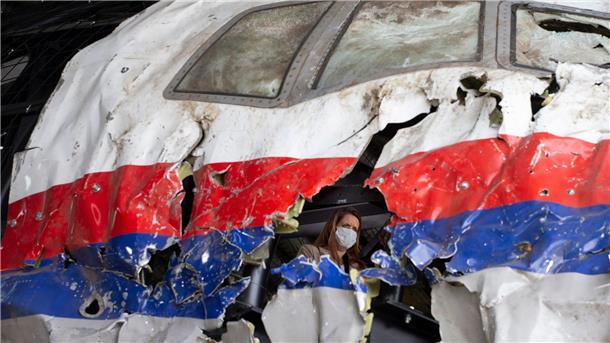 Anwälte und Kläger fordern Gerechtigkeit für die 298 Opfer der abgeschossenen MH17.
