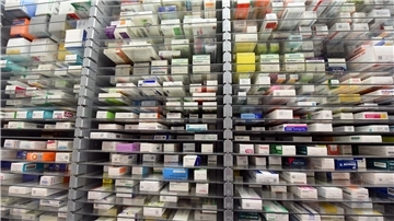 Apotheken in Deutschland beklagen immer wieder anhaltende Lieferengpässe bei einer Reihe von Medikamenten.