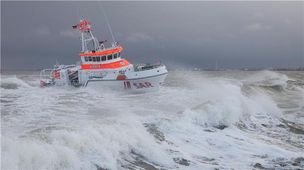 Arbeitsgerät und Wohnort für die 14-täglich wechselnde Crew der Cuxhavener DGzRS-Station ist der Seenotkreuzer „Anneliese Kramer“. Immer mit an Bord ist das Tochterboot „Mathias“.