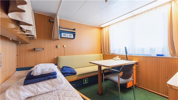 Arbeitsplatz und Rückzugsort auf See – Kabine auf der „Polarstern“. Im Regelfall teilen sich zwei Personen eine.