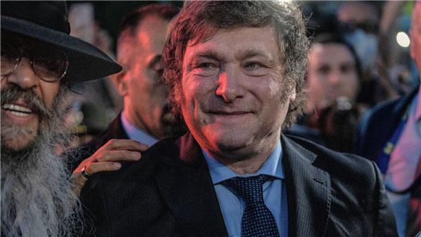 Argentiniens Präsident Javier Milei hatte die Wahl mit radikalen Forderungen nach einer wirtschaftlichen und politischen Kehrtwende gewonnen.
