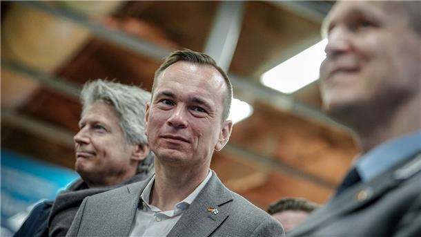 SPD-Verteidigungspolitiker Arlt für allgemeine Dienstpflicht Arlt, der Berufssoldat ist und einen Teil seiner Ausbildung in Schweden absolviert hat, plädiert dafür, sich an der dortigen Praxis zu orientieren.