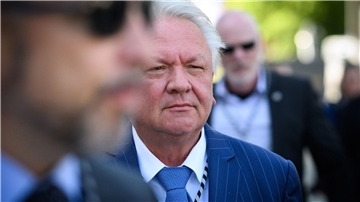 Armin Papperger, Vorstandsvorsitzender der Rheinmetall AG, kommt, begleitet von Personenschützern, zum Tag der deutschen Industrie 2024 des Bundesverbandes der Deutschen Industrie (BDI).