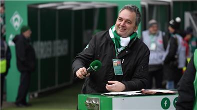 Arnd Zeigler im Einsatz als Stadionsprecher bei Werder Bremen.