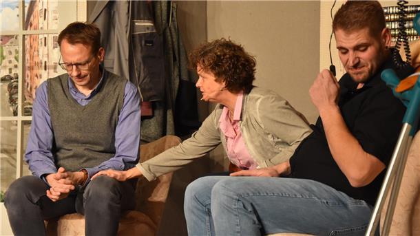 Das Bild zeigt eine Szene aus dem Theaterstück. 
