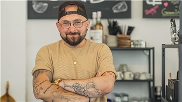 Arthur Schäfer vom Bremerhavener Lokal Cakes and Bowls.