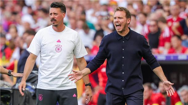 Assistent Sandro Wagner (links) und Bundestrainer Julian Nagelsmann sahen einen guten Auftritt des deutschen Teams.
