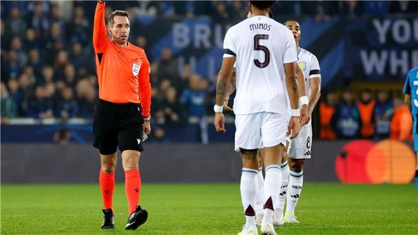 Kurioser Handelfmeter: Aston Villa schlägt sich selbst Aston Villas Profi Tyron Mings (rechts) erlebte einen gebrauchten Champions-League-Abend.