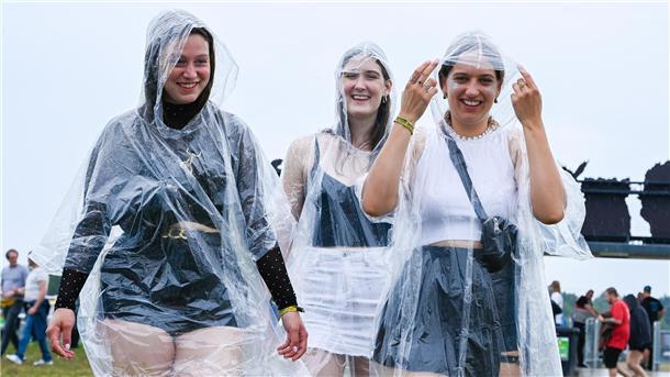 Erst Sonne, dann plötzlich Starkregen und Matsch: Der Hurricane-Freitag in Bildern Auch am Festival-Freitag ging es beim Hurricane ordentlich ab.