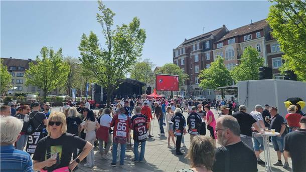 Auch am Konrad-Adenauer-Platz ist schon was los.