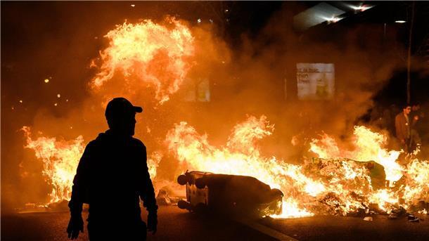 Bilder des Tages Auch am Samstag fanden in Paris und darüber hinaus zahlreiche Proteste gegen die umstrittene Rentenreform von Frankreichs Präsident Macron statt.