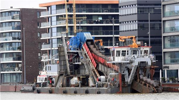 Auch Baggerarbeiten im Neuen Hafen in Bremerhaven gehören zum Drittgeschäft von Bremenports.