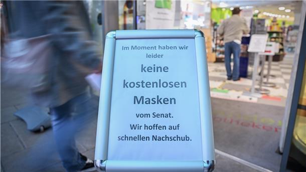 Auch bei der City-Apotheke in der „Bürger“ waren die kostenlosen FFP2-Masken am Montag vergriffen.