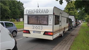 Auch beim Deichbrand 2023 herrscht der ganz normale Anreise-Wahnsinn.